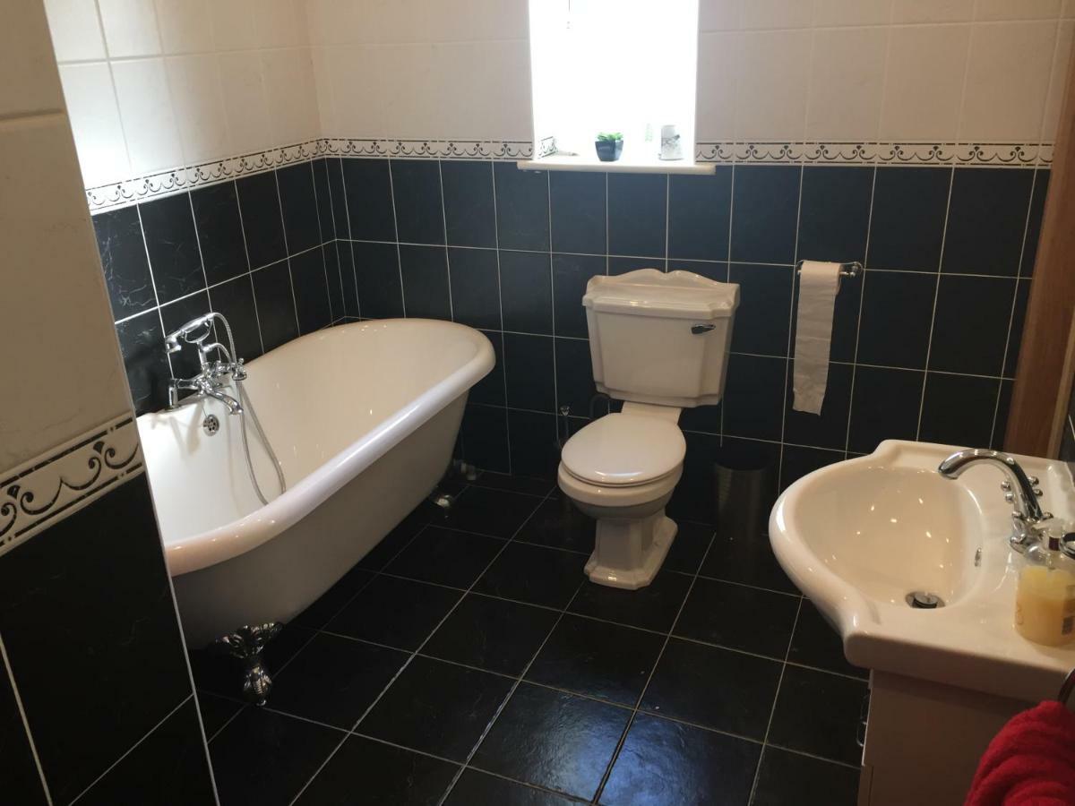 Flushing Meadows Ξενοδοχείο Crossmolina Εξωτερικό φωτογραφία